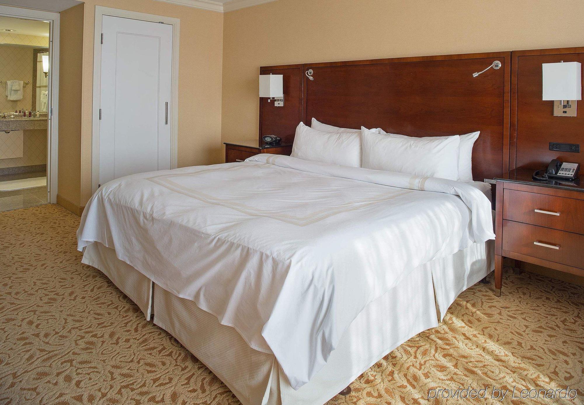 Holiday Inn Chesapeake Exterior foto