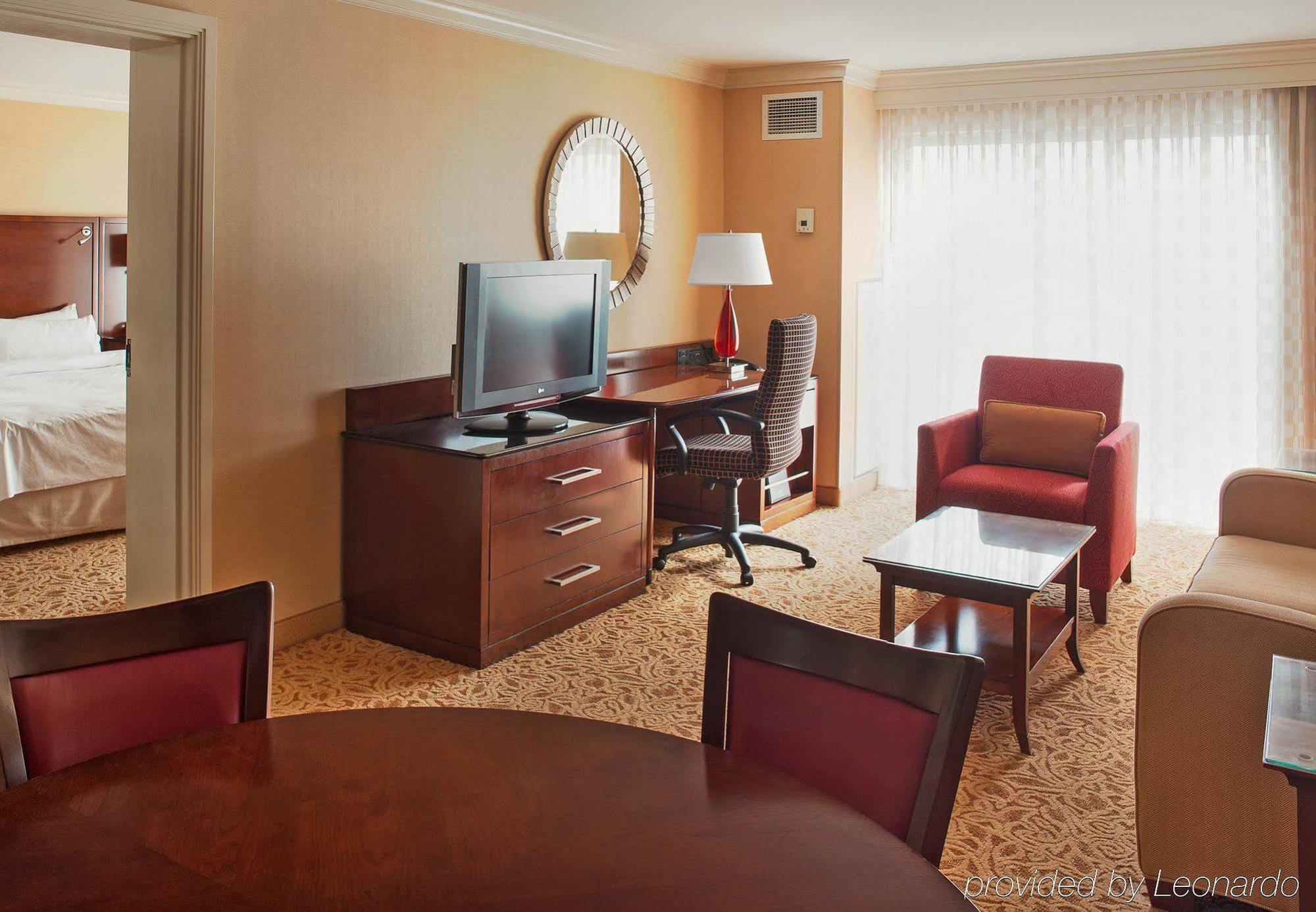 Holiday Inn Chesapeake Exterior foto